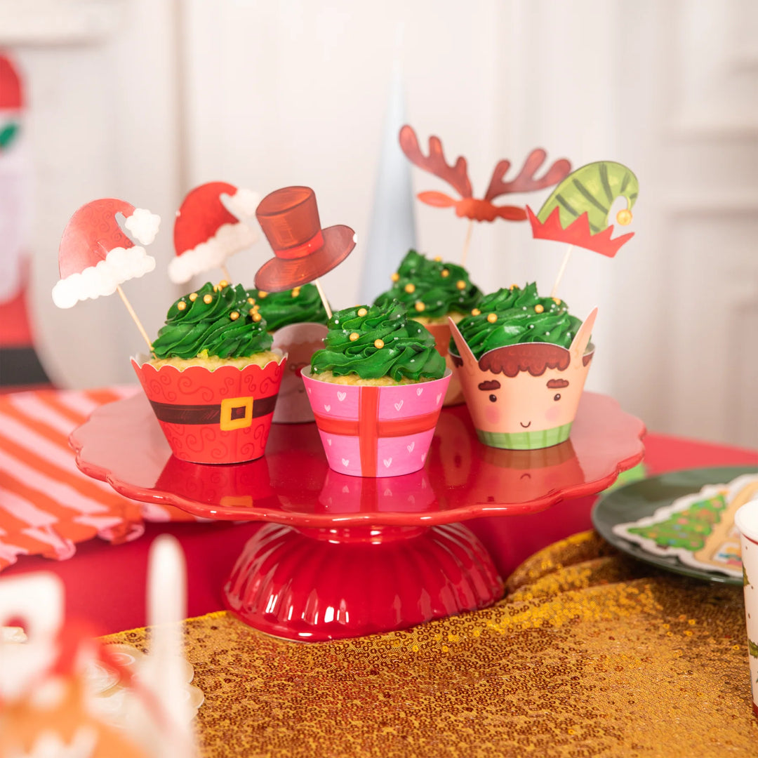 Cupcake wrappers och cake picks 12-delar med julmotiv. Dekorerade till julfest och advent.