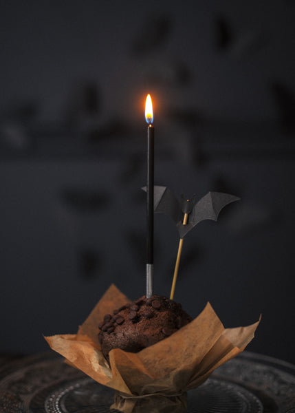 Fladdermus cake picks dekorerad på en muffins. Inspiration till barnkalas med Batman-tema och Halloweenfest