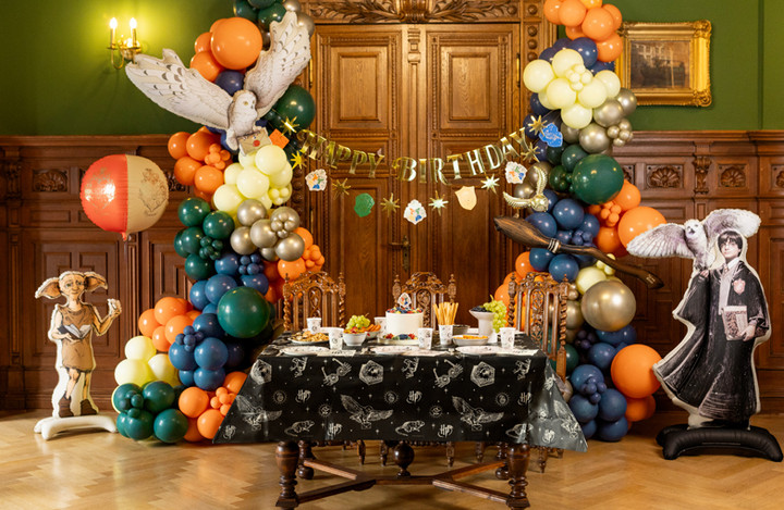 Kalasdukning och dekorationer med färgglada ballonger med Harry Potter-tema till barnkalas och Harry Potter- kalas