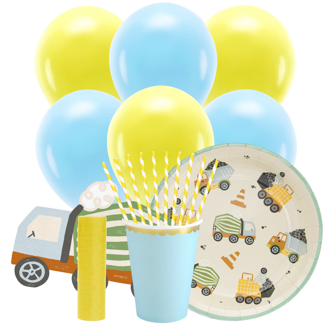 Färdigt dukningskit för 6 personer med ljusblå muggar, servett och tallrik med lastbils-motiv, ballonger i gult och ljusblått till barnkalas och födelsedag.