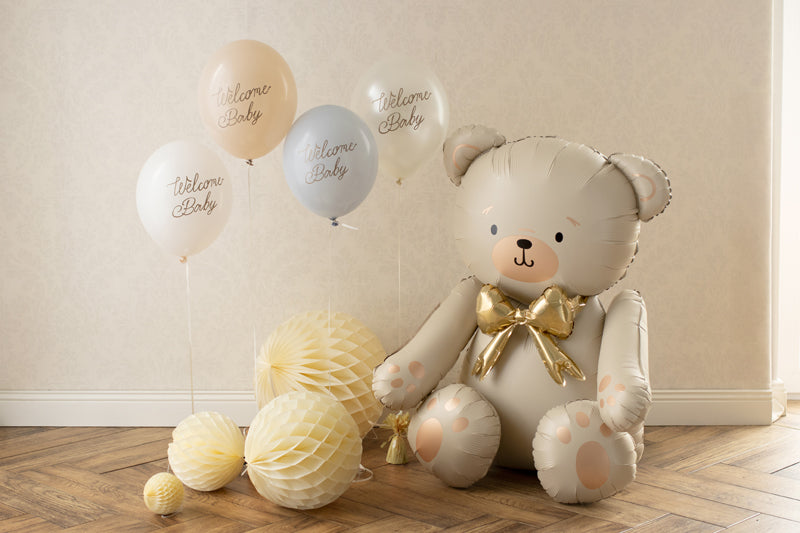 Folieballonger i färgerna blått och beige och texten welcome baby dekorerade till dop och baby shower.