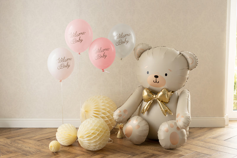 Latexballonger i vitt och rosa med texten Welcome baby , dekorerad till baby shower och dop.