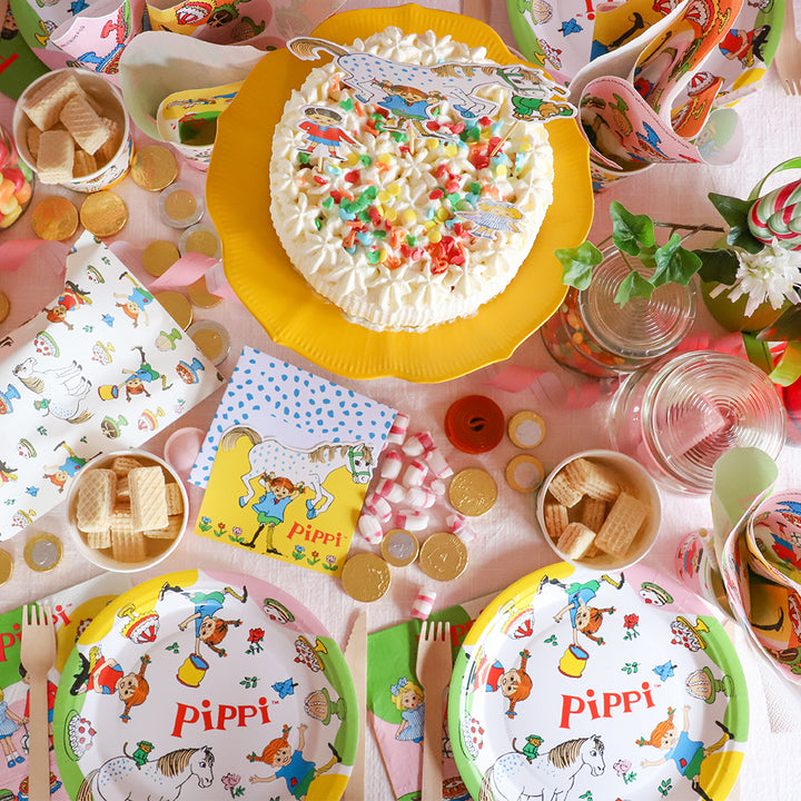 Dukning med kalasartiklar med Pippi Långstrump-motiv.