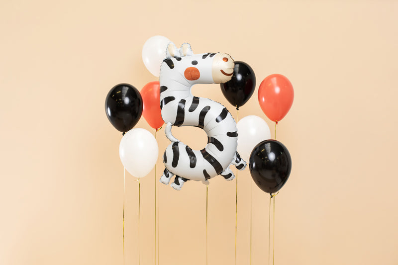 Sifferballong 5 med form av en zebra, 98 cm. Passar till barnkalas.