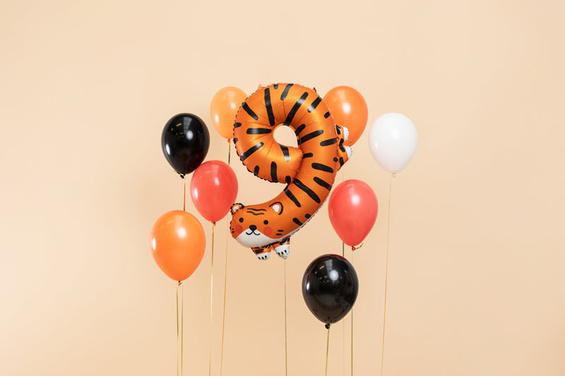 Sifferballong 9 med form av en tiger, 87 cm. Passar till barnkalas.