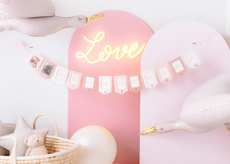 Rosa stork folieballonger med fotogirlang. inspiration och dekor barnrum