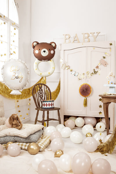 Teddybjörns folieballong med form av en skallra, inspirationsbild för babyshower, dop och barnkalas 